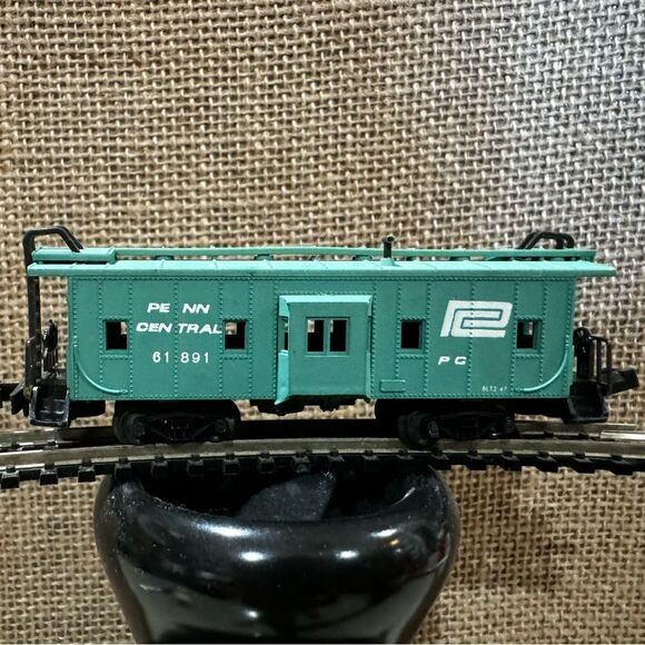 N Scale Trains, Penn Central Caboose 01891 - Picture 1 of 8